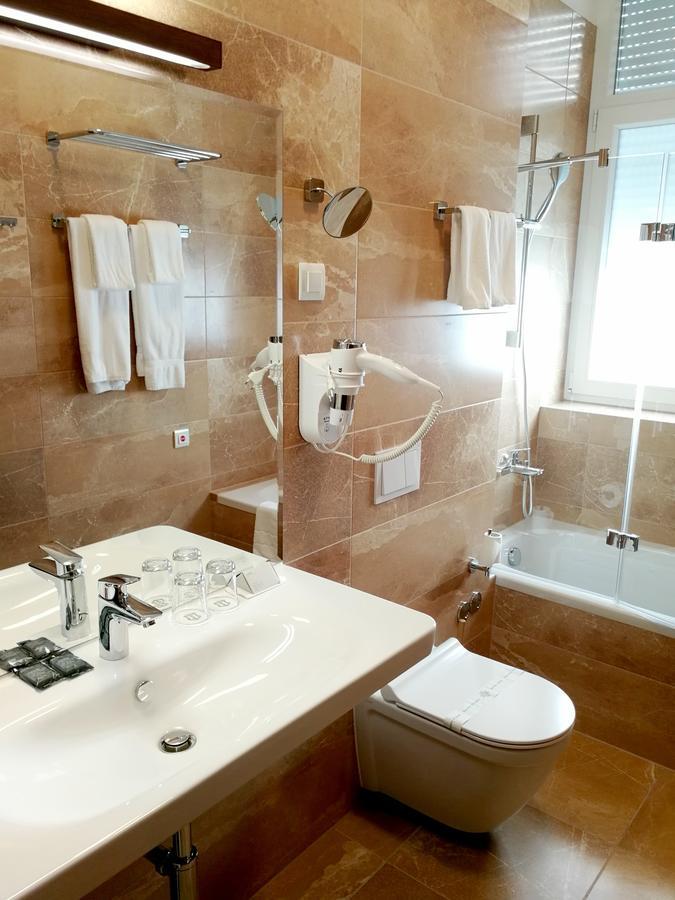 Hotel Maroon Zagreb Buitenkant foto