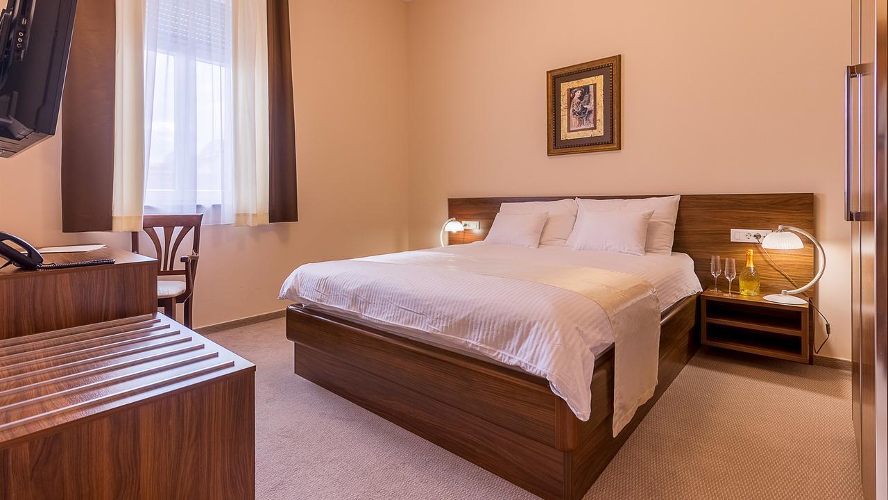 Hotel Maroon Zagreb Buitenkant foto