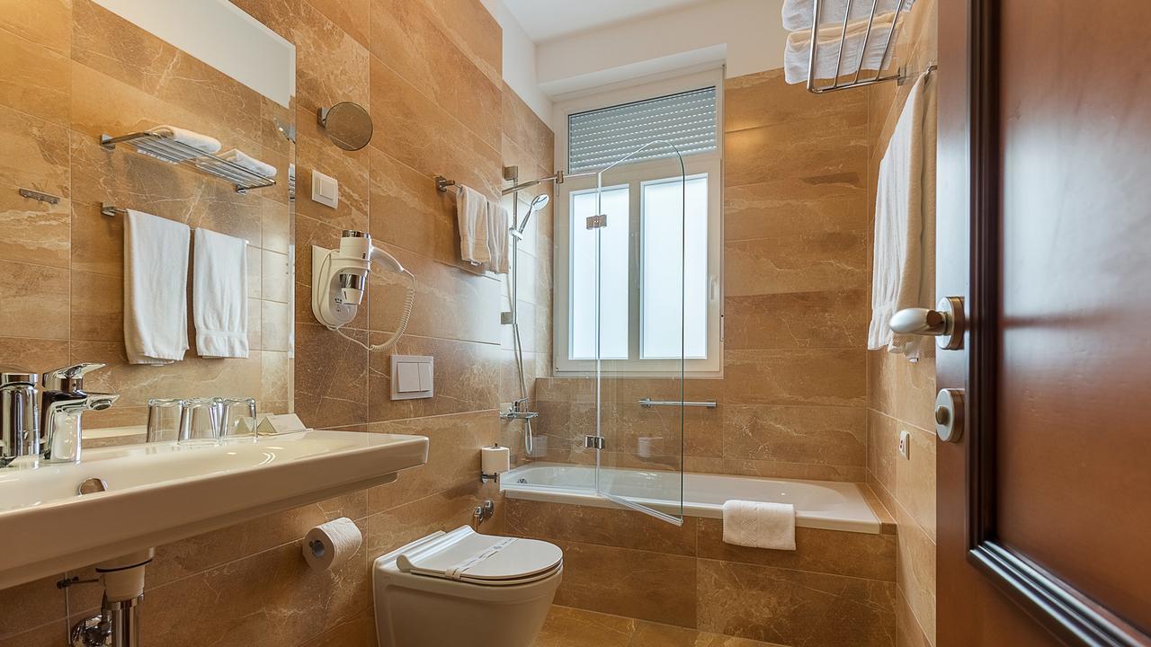Hotel Maroon Zagreb Buitenkant foto