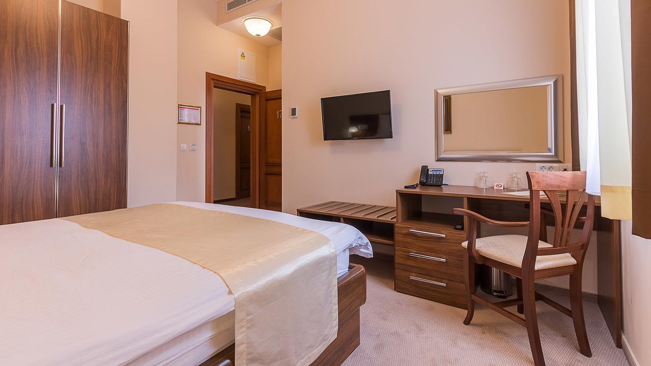 Hotel Maroon Zagreb Buitenkant foto