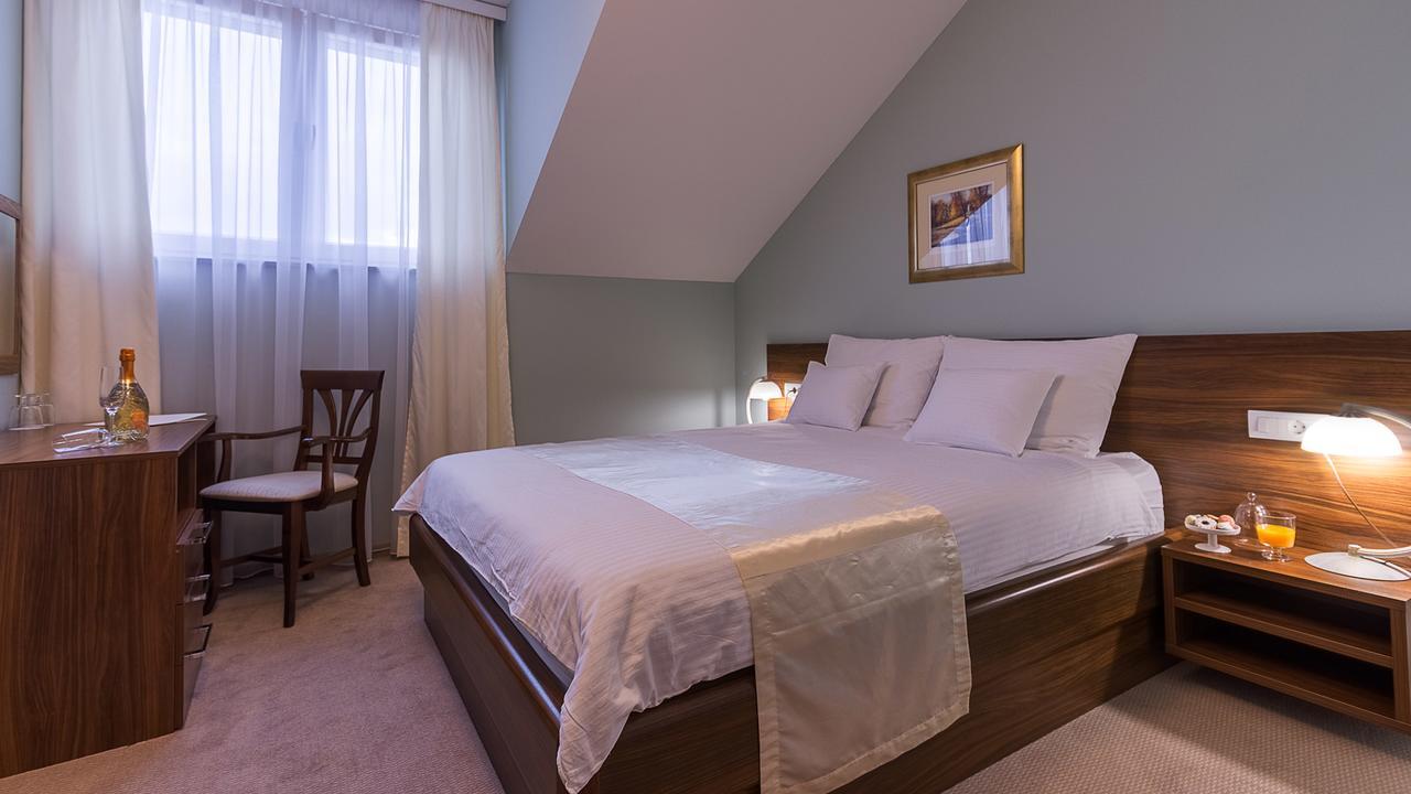 Hotel Maroon Zagreb Buitenkant foto